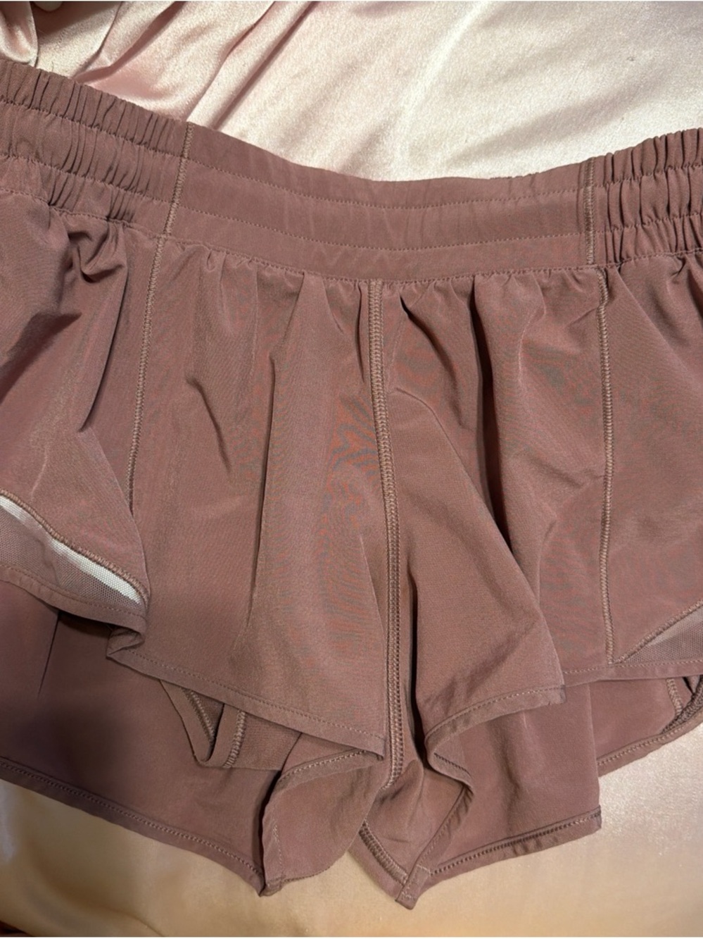 Lululemon Hotty Hot Shorts 2.5” Size 6 Mauve Pink